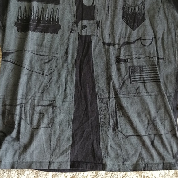 TAP OUT MILITARY VEST Men's T-Shirt LARGE - Picture 3 of 7